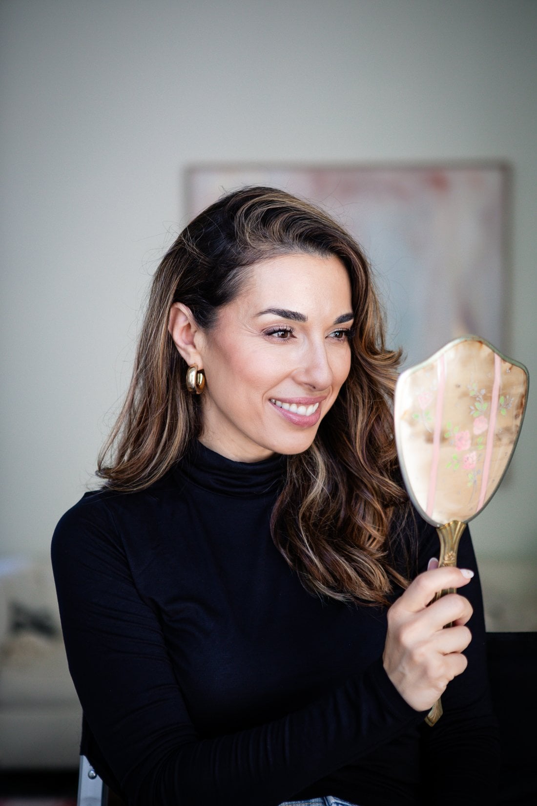 natural-facelift-yana-mirror Yana Gil de Montes smiling into a vintage hand mirror